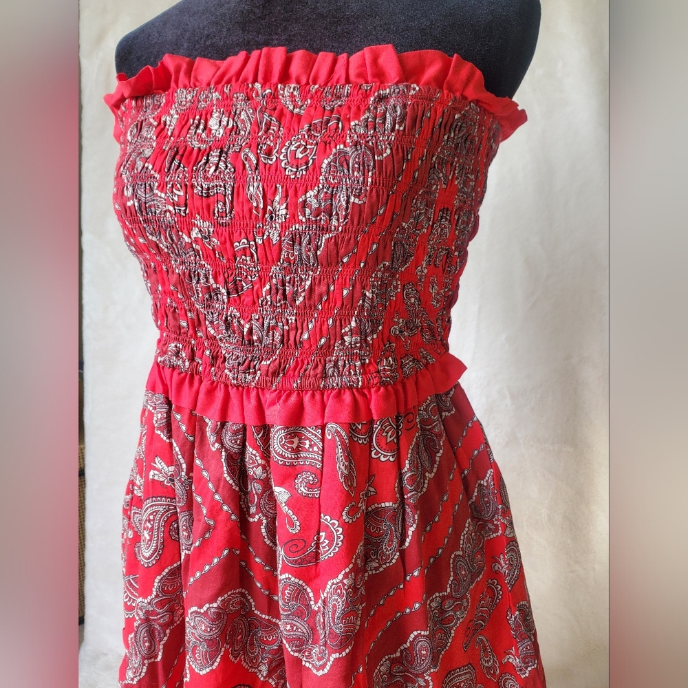 Coral Strapless Paisley Print REVERSIBLE Smocked Dress Size Medium NWOT - Picture 4 of 6